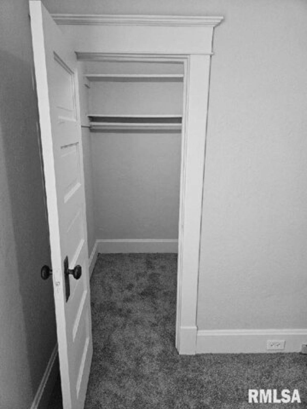 Picture of Home For Sale in Pekin, Illinois, United States