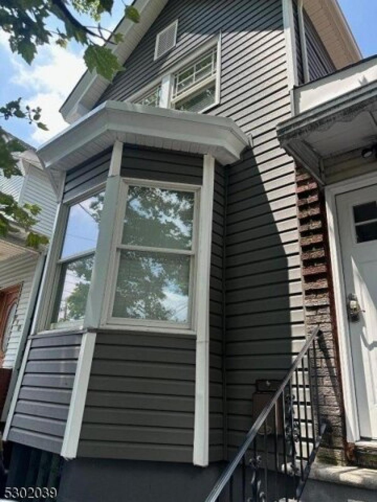 Picture of Home For Sale in Newark, New Jersey, United States