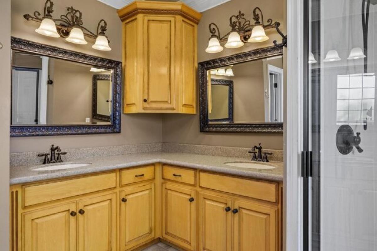 Picture of Home For Sale in Florence, Alabama, United States