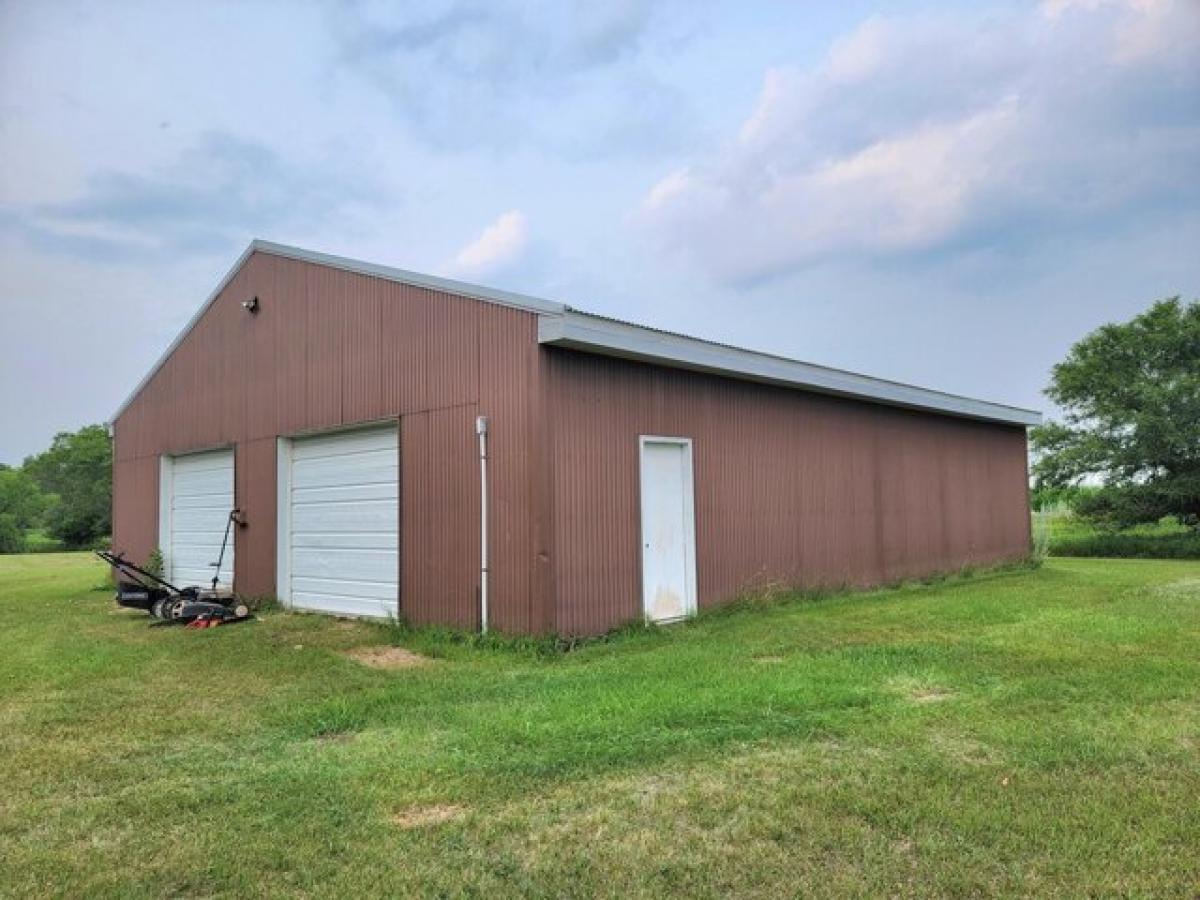 Picture of Home For Sale in Aberdeen, South Dakota, United States