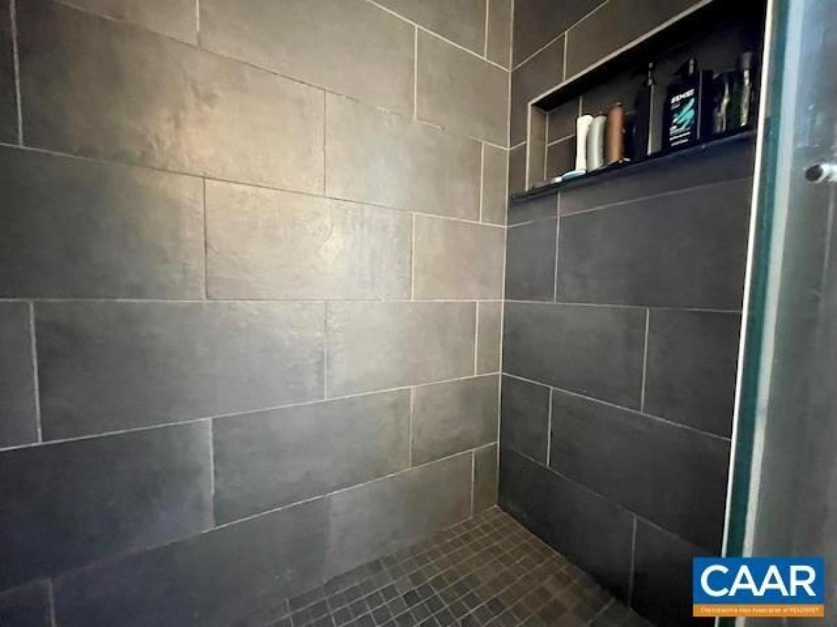 Picture of Home For Sale in Charlottesville, Virginia, United States