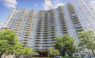 Home For Sale in Fort Lee, New Jersey