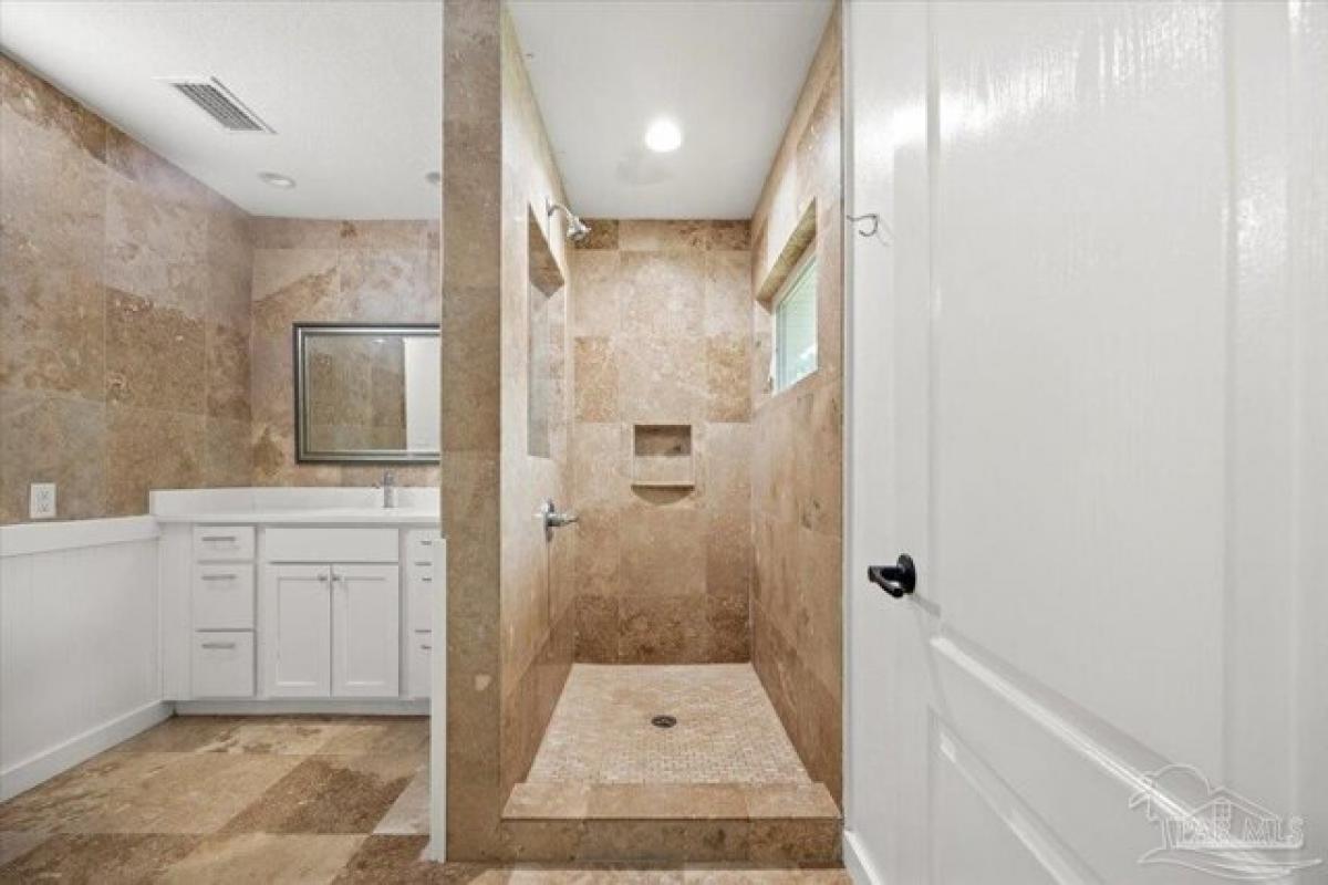 Picture of Home For Sale in Gulf Breeze, Florida, United States