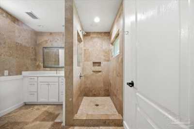 Home For Sale in Gulf Breeze, Florida