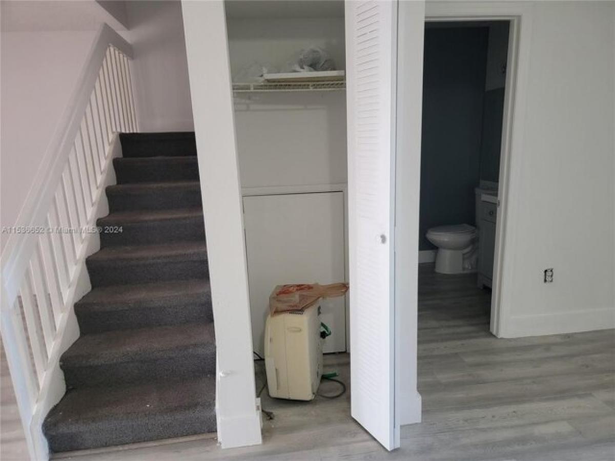 Picture of Home For Sale in Hialeah, Florida, United States