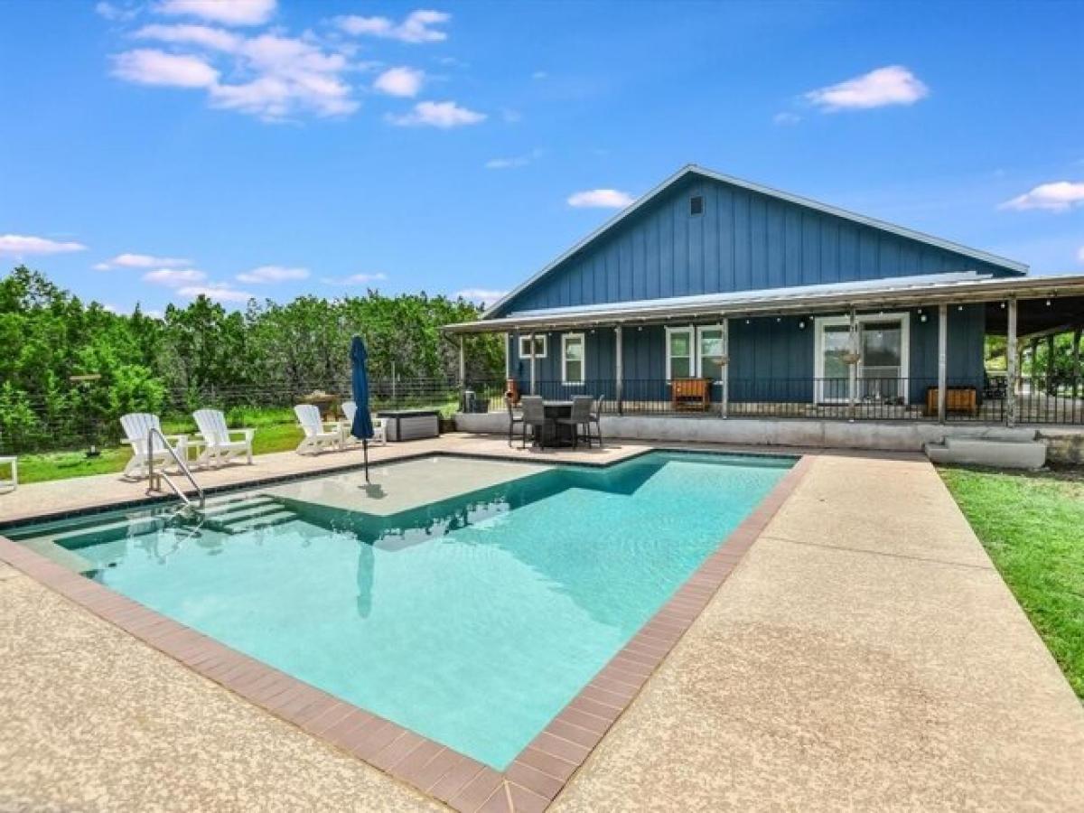 Picture of Home For Sale in Liberty Hill, Texas, United States