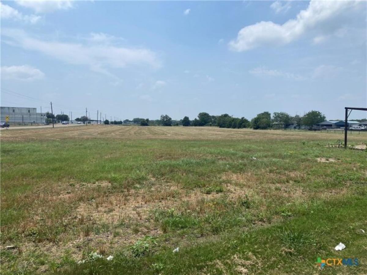 Picture of Residential Land For Sale in Victoria, Texas, United States