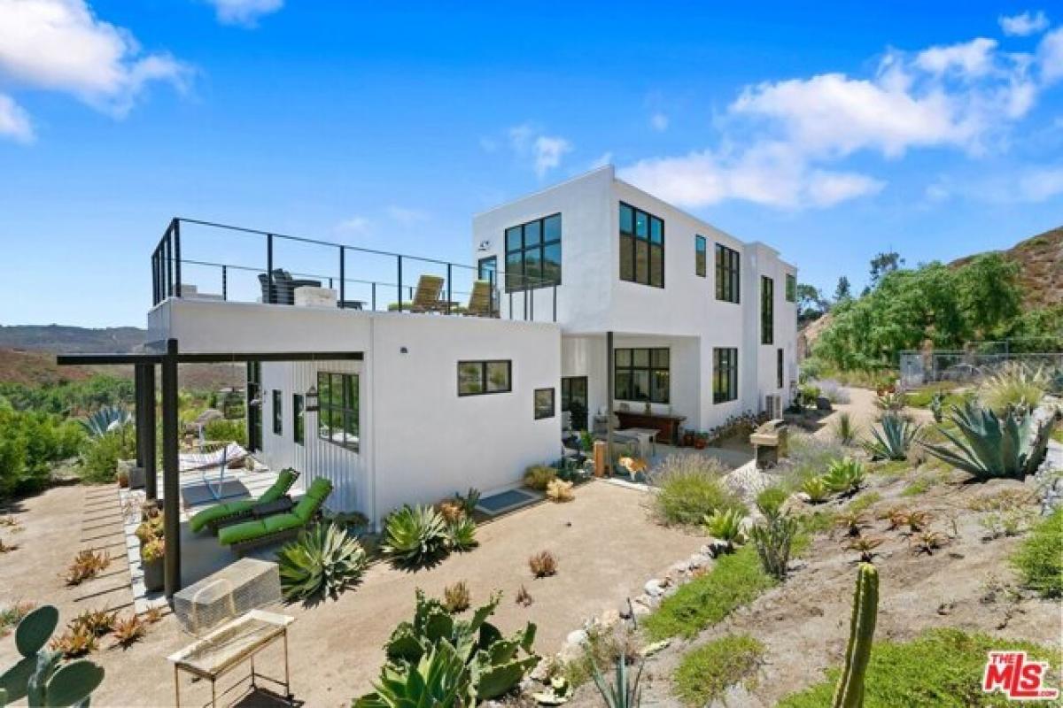 Picture of Home For Sale in Malibu, California, United States
