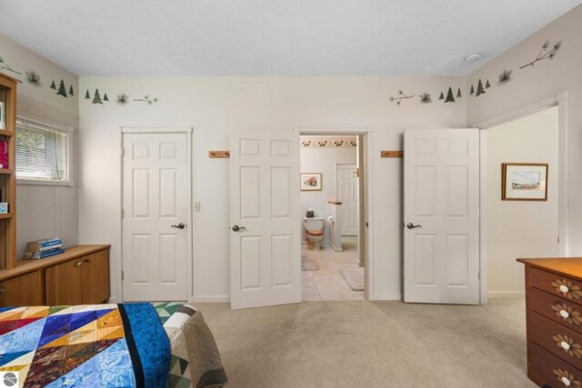 Picture of Home For Sale in Traverse City, Michigan, United States