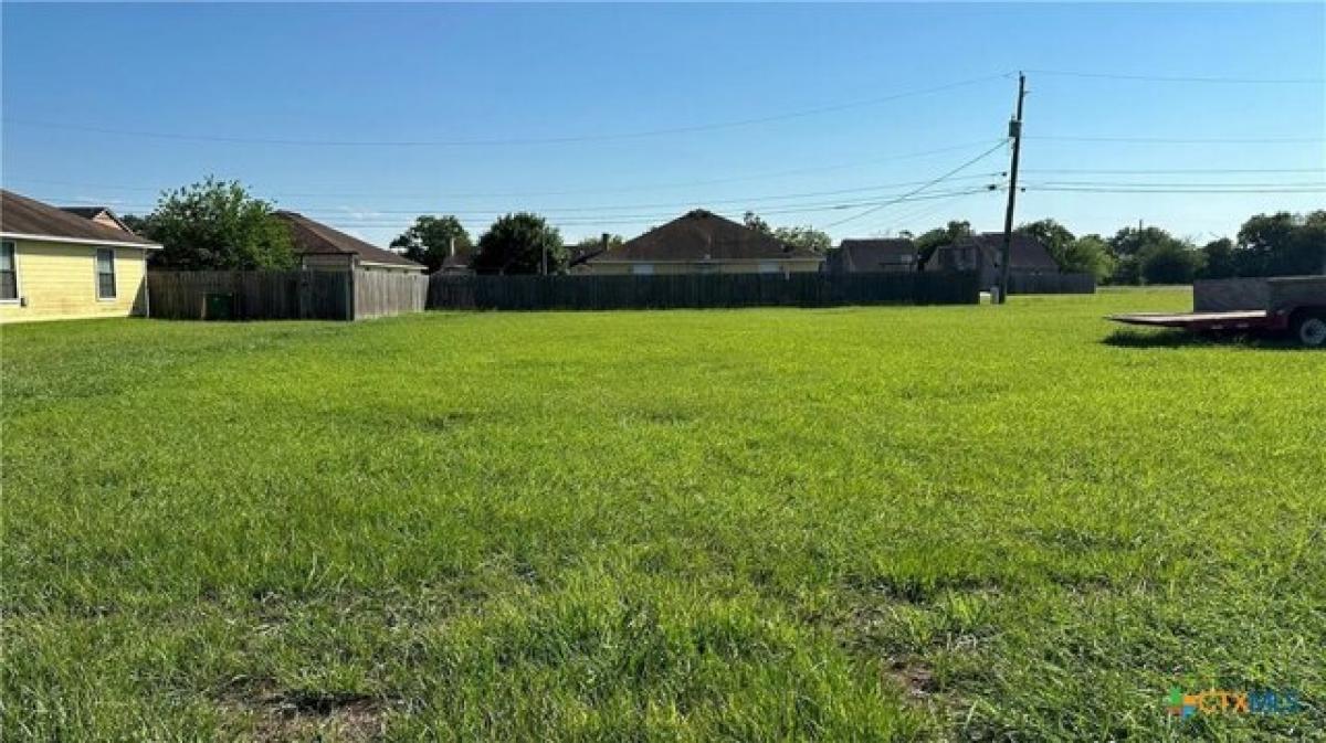 Picture of Residential Land For Sale in Victoria, Texas, United States