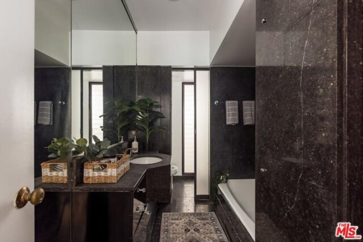 Picture of Home For Sale in West Hollywood, California, United States