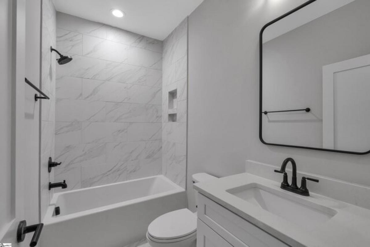 Picture of Home For Sale in Greenville, South Carolina, United States