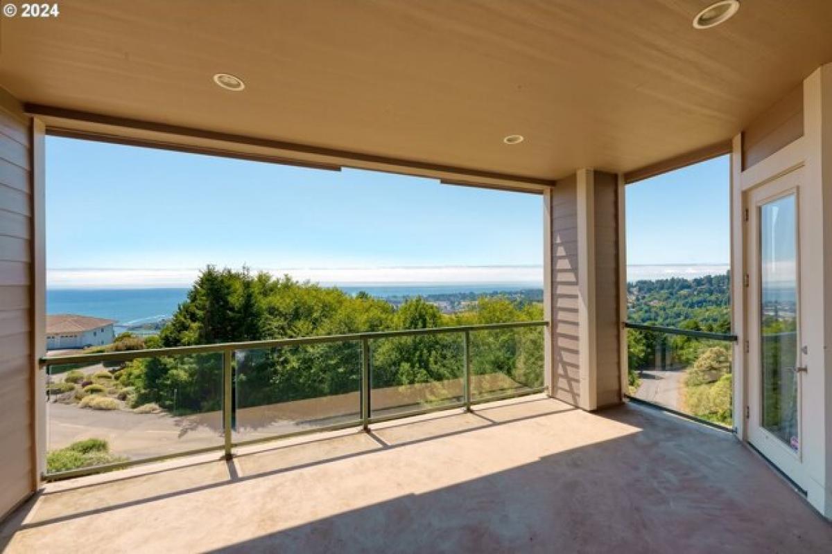 Picture of Home For Sale in Brookings, Oregon, United States