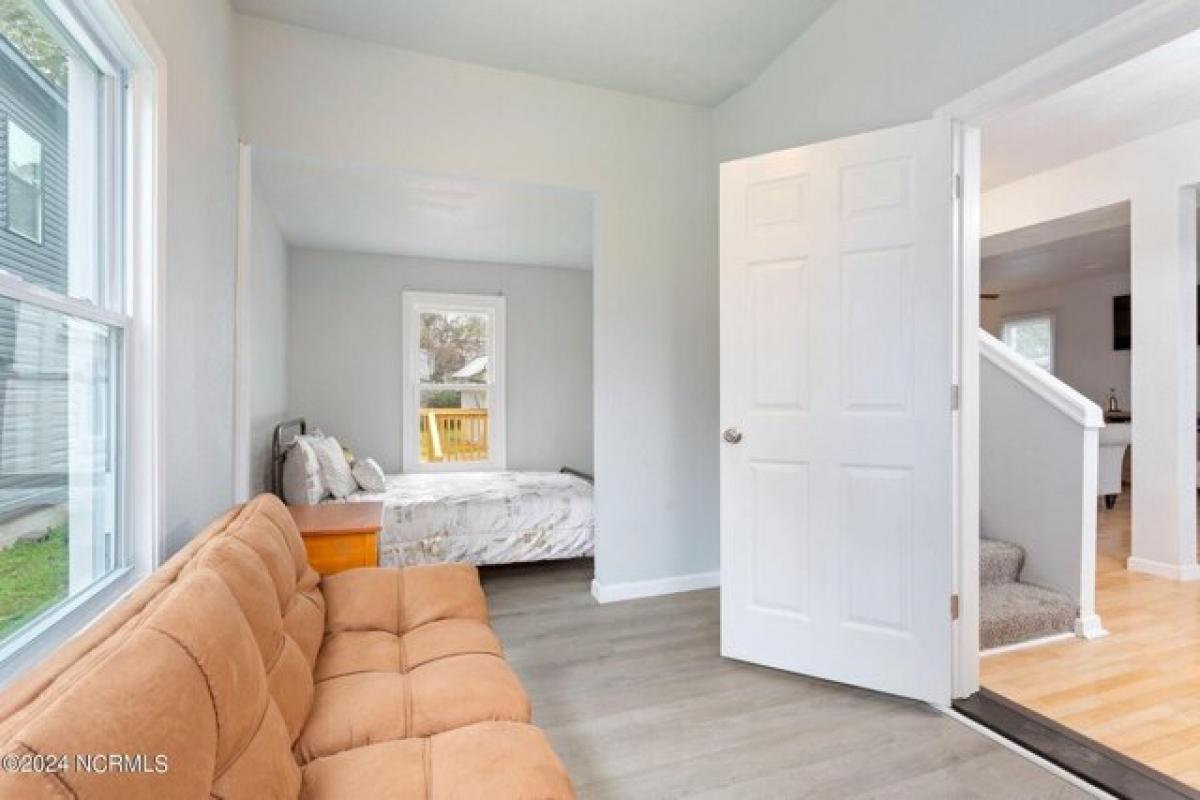 Picture of Home For Sale in Elizabeth City, North Carolina, United States