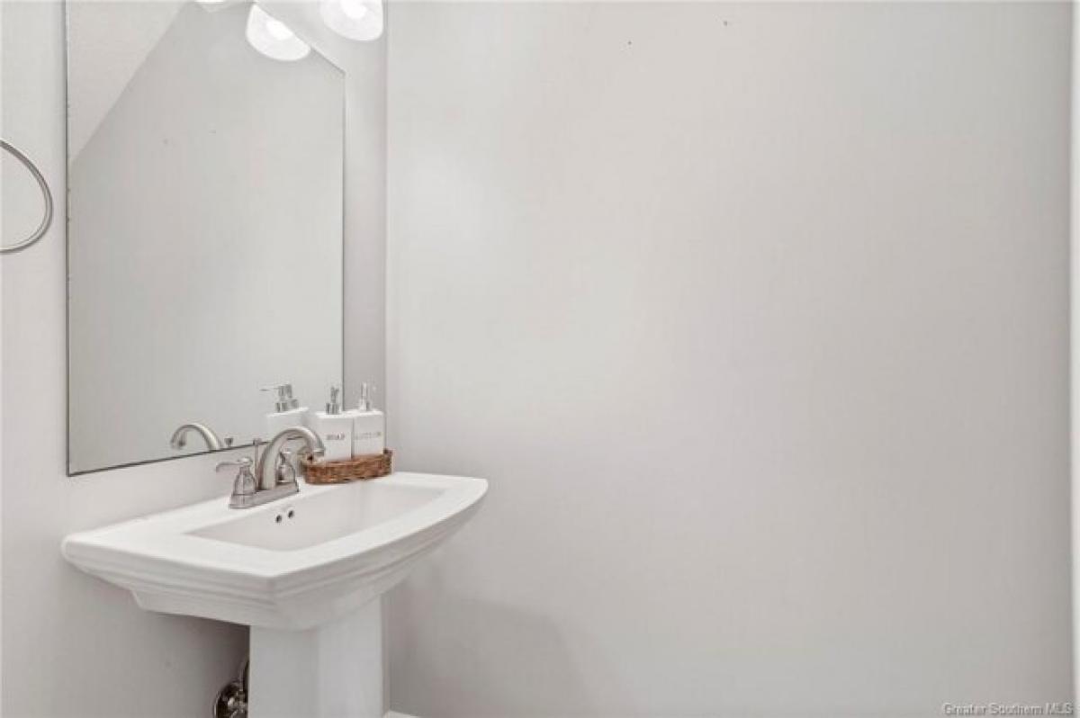 Picture of Home For Sale in Lake Charles, Louisiana, United States