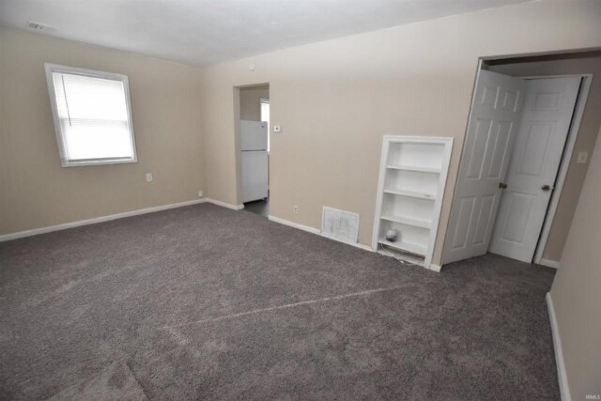 Picture of Home For Sale in South Bend, Indiana, United States