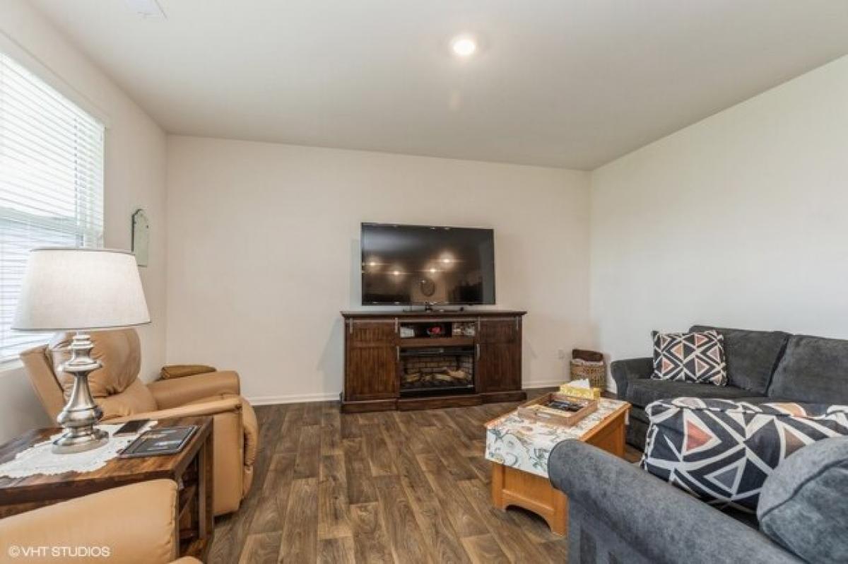 Picture of Home For Sale in Wonder Lake, Illinois, United States