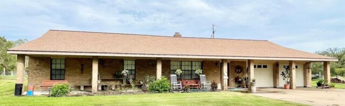 Picture of Home For Sale in Angleton, Texas, United States