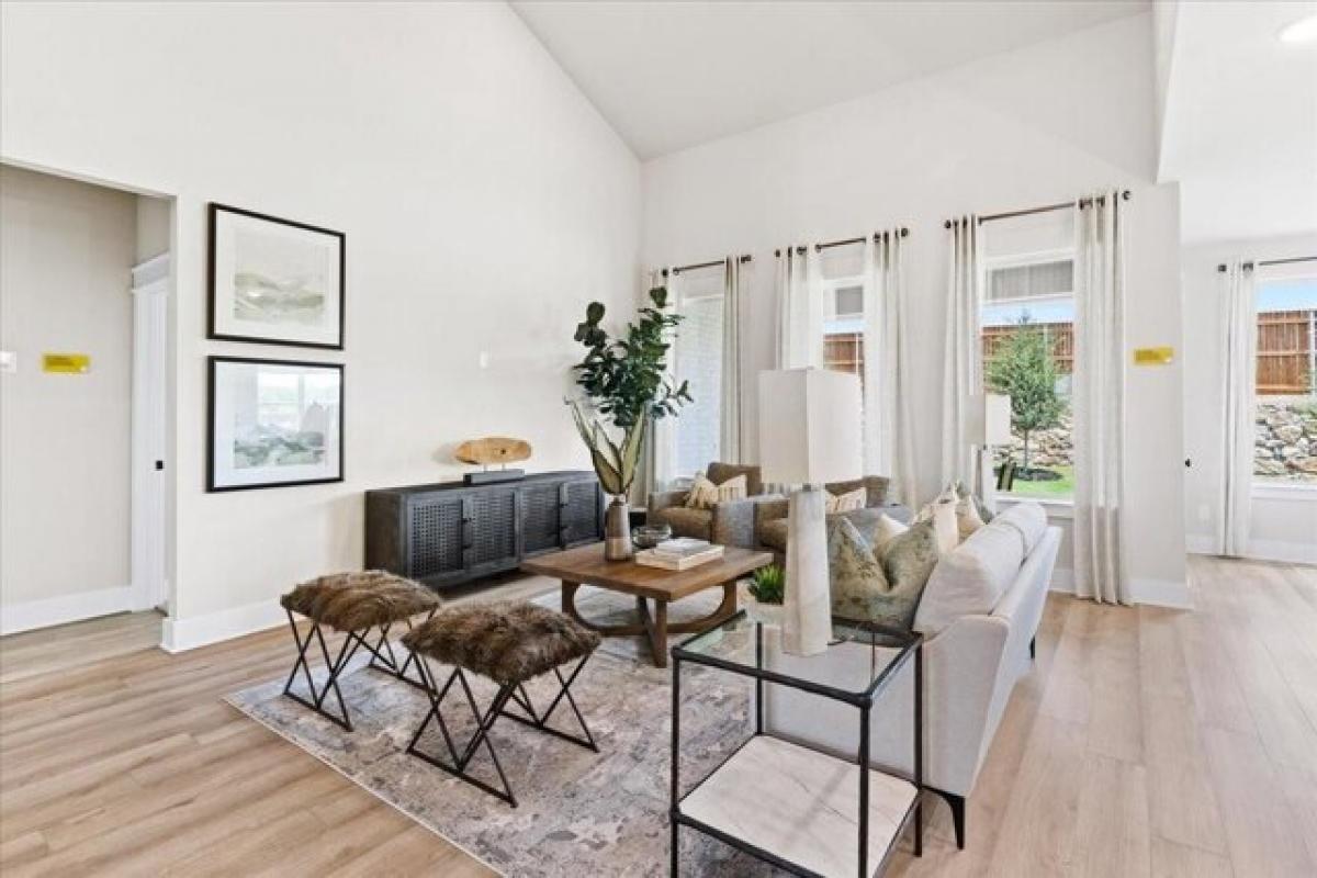 Picture of Home For Sale in Aubrey, Texas, United States