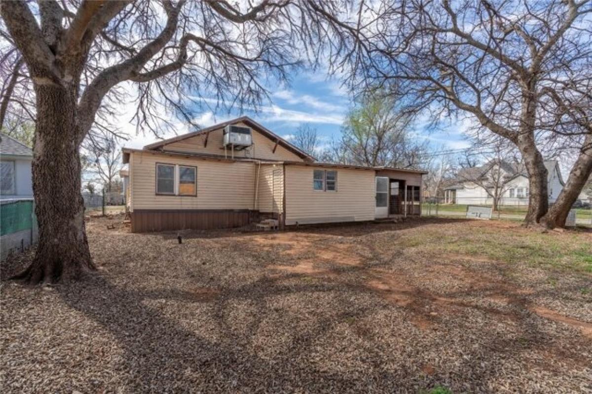 Picture of Home For Sale in Lawton, Oklahoma, United States