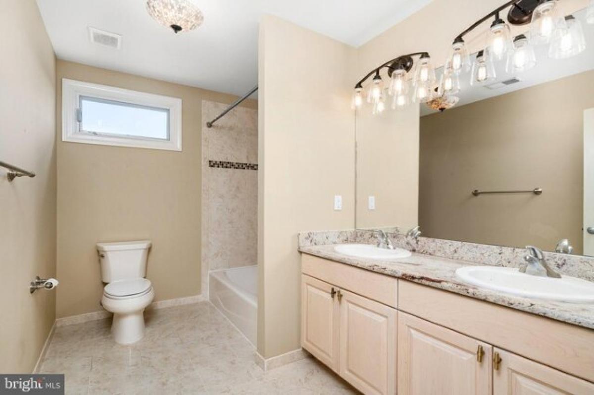 Picture of Home For Sale in Hamilton, New Jersey, United States