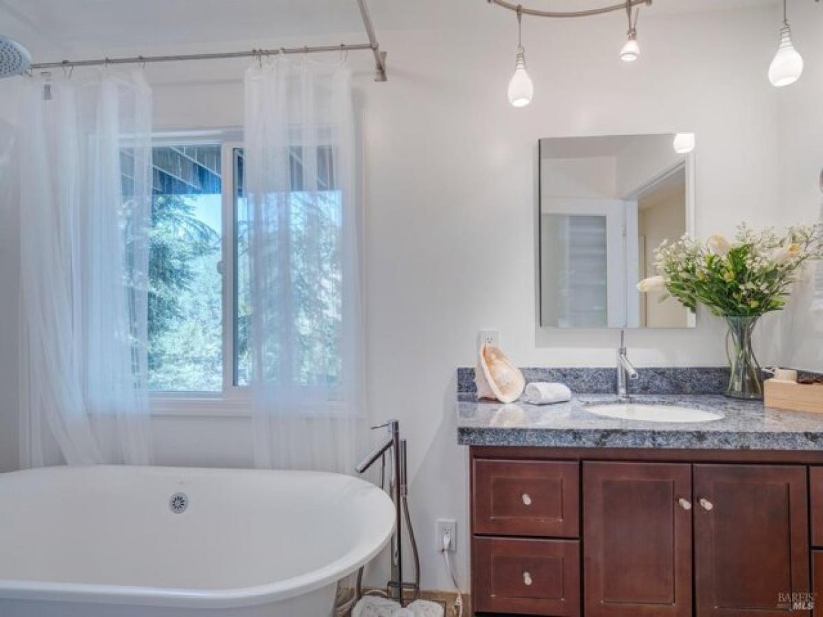 Picture of Home For Sale in Novato, California, United States