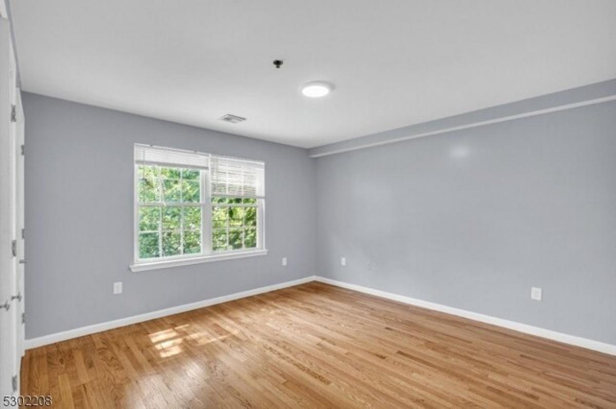 Picture of Home For Sale in Newark, New Jersey, United States