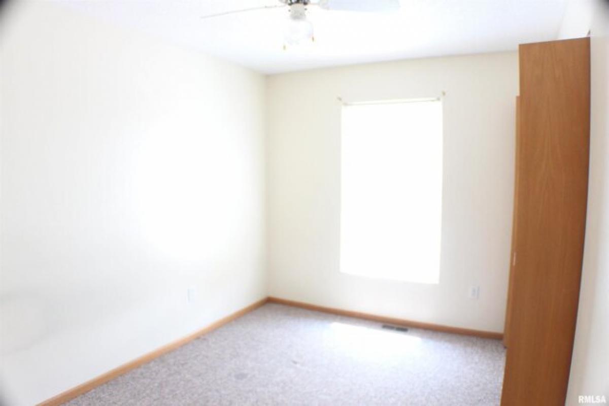 Picture of Home For Sale in Davenport, Iowa, United States