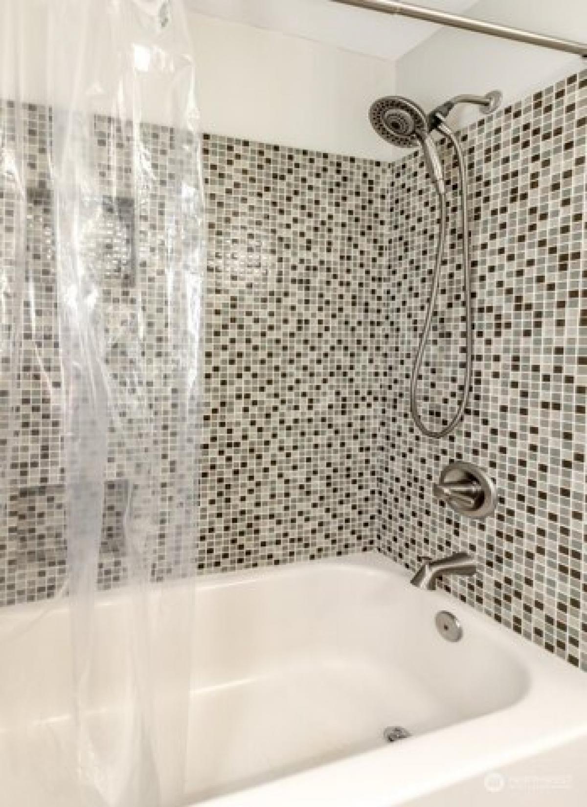 Picture of Home For Sale in Tacoma, Washington, United States