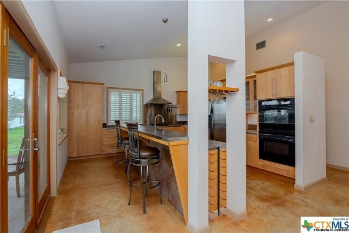 Picture of Residential Land For Sale in Victoria, Texas, United States