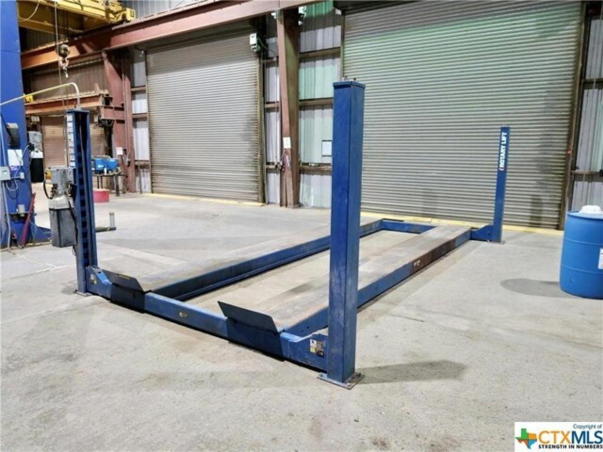 Picture of Residential Land For Sale in Victoria, Texas, United States