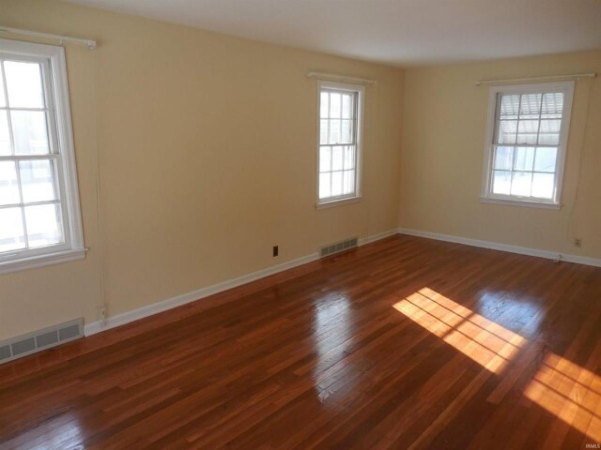 Picture of Home For Sale in South Bend, Indiana, United States