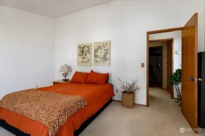 Home For Sale in Oak Harbor, Washington