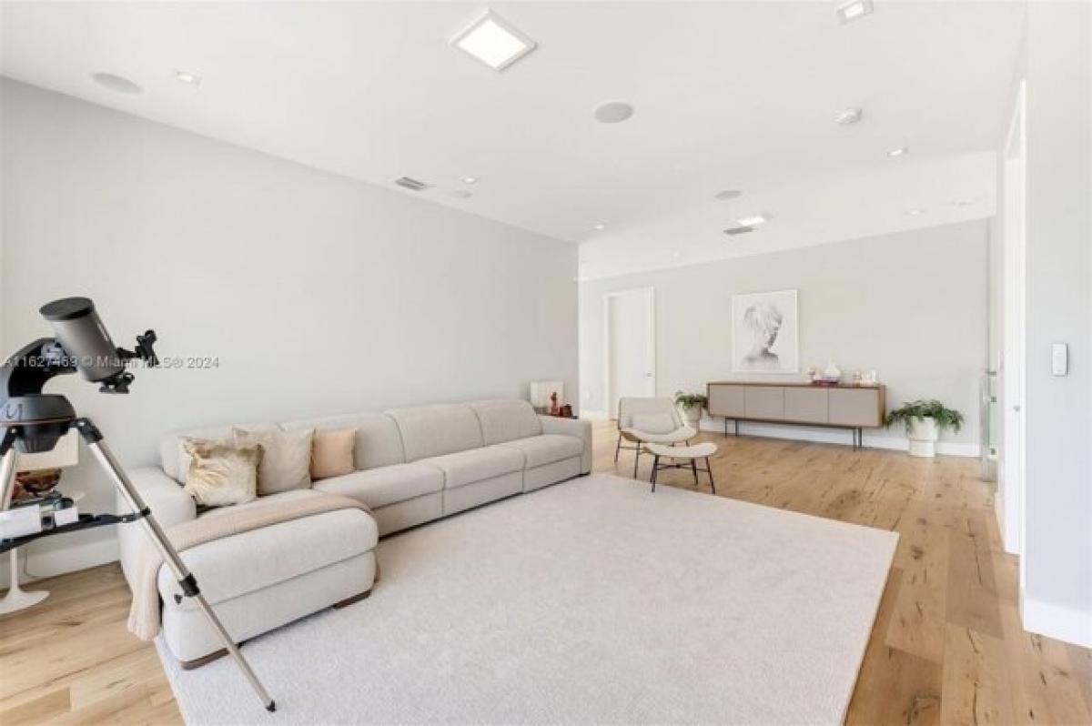 Picture of Home For Sale in Weston, Florida, United States