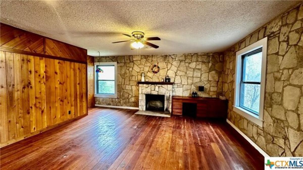 Picture of Home For Sale in San Marcos, Texas, United States