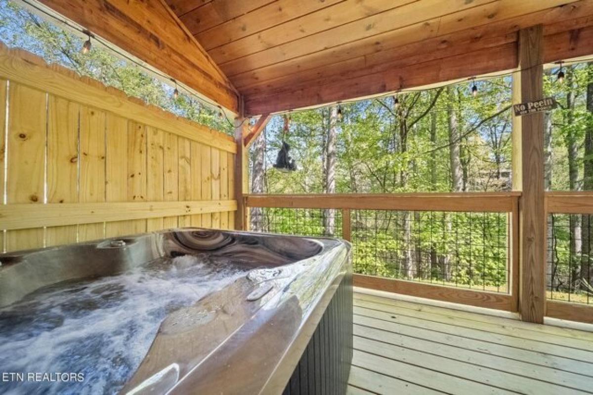 Picture of Home For Sale in Gatlinburg, Tennessee, United States
