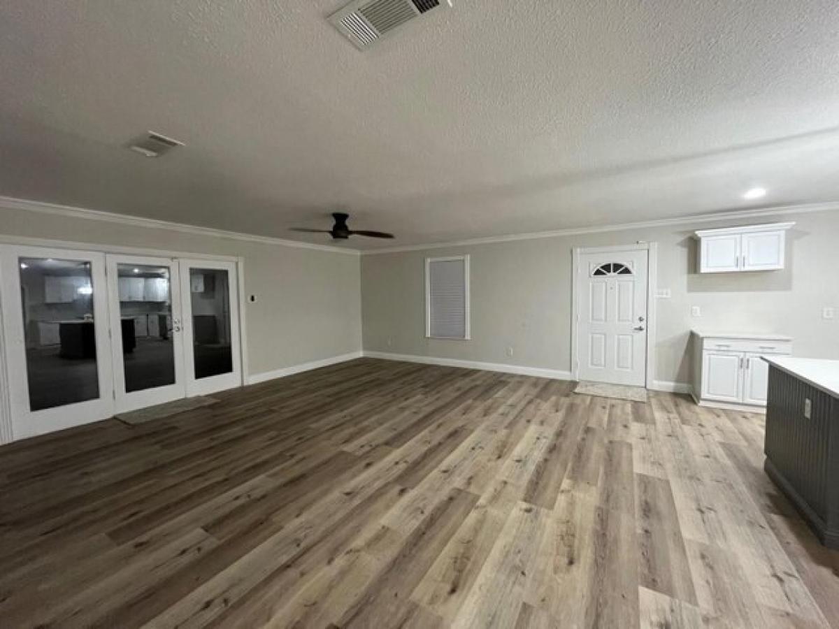 Picture of Home For Sale in Grand Prairie, Texas, United States