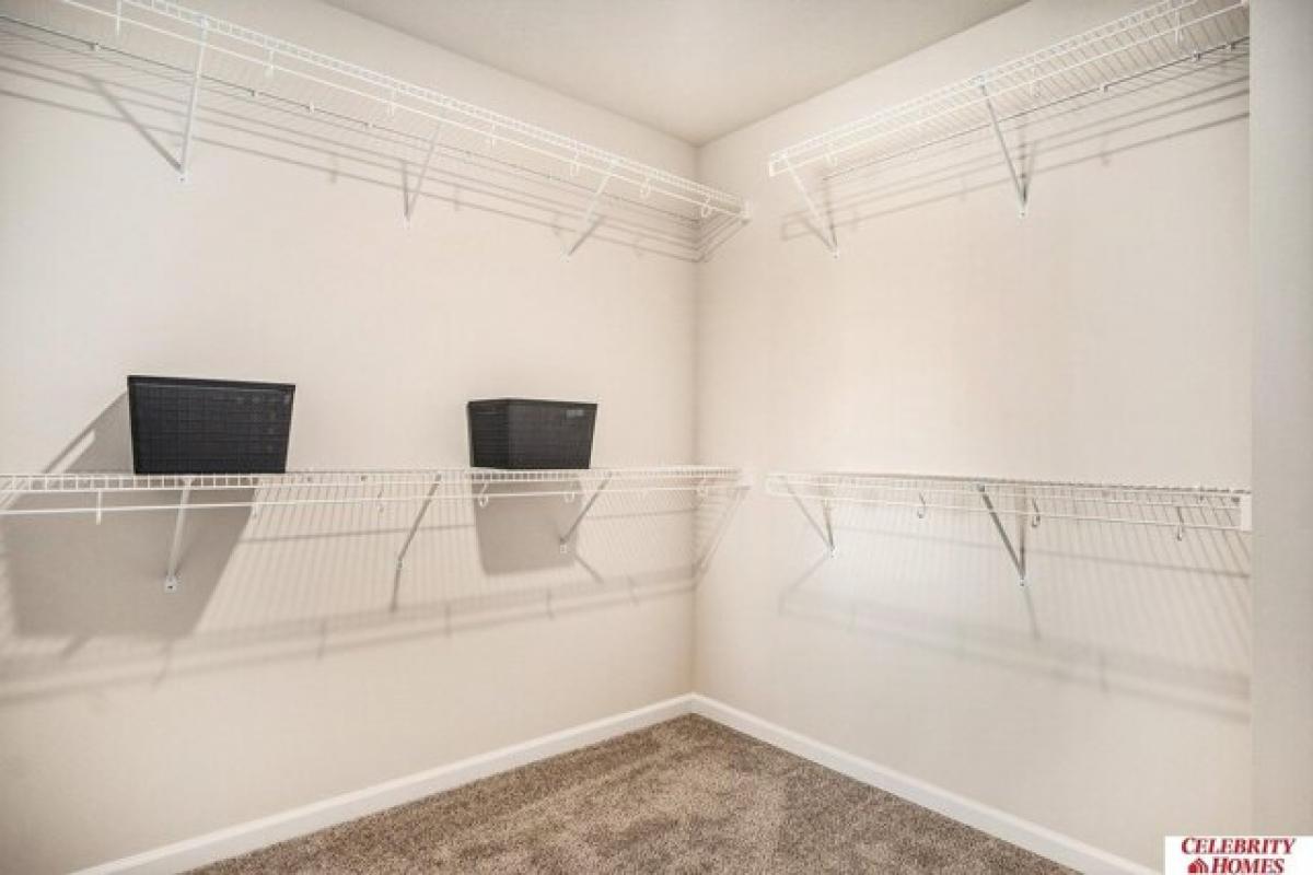 Picture of Home For Sale in Papillion, Nebraska, United States