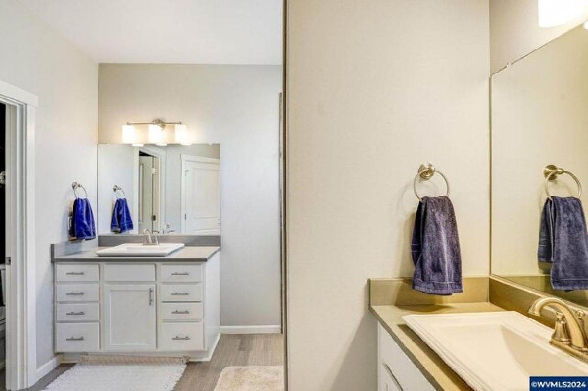 Picture of Home For Sale in Salem, Oregon, United States