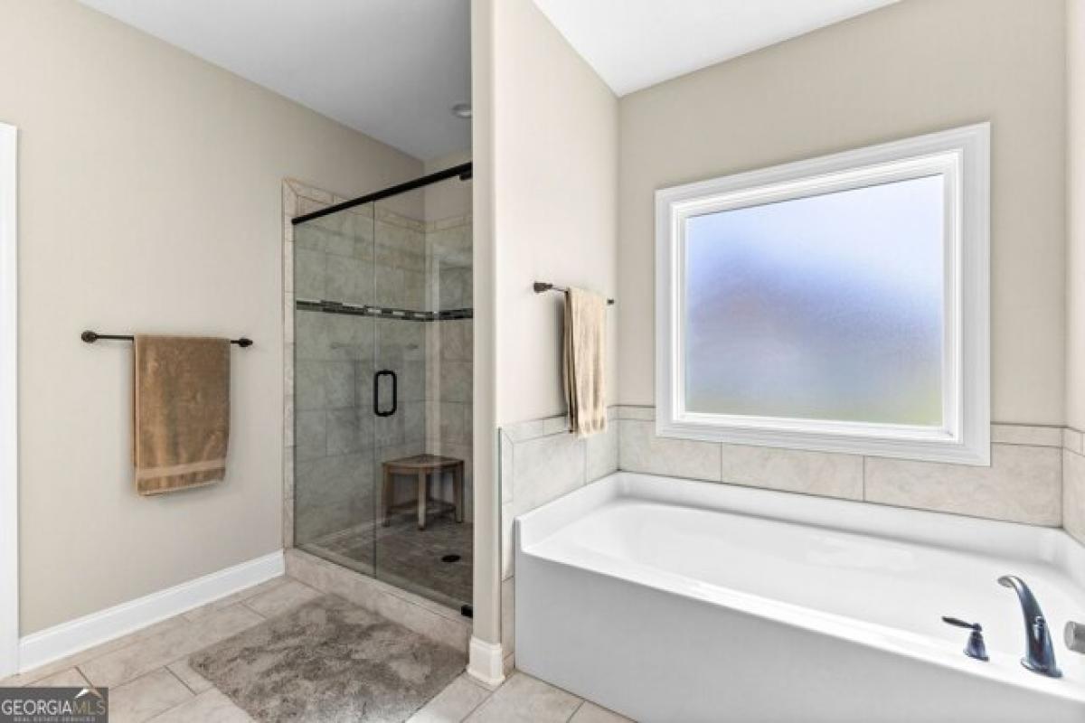 Picture of Home For Sale in Newnan, Georgia, United States