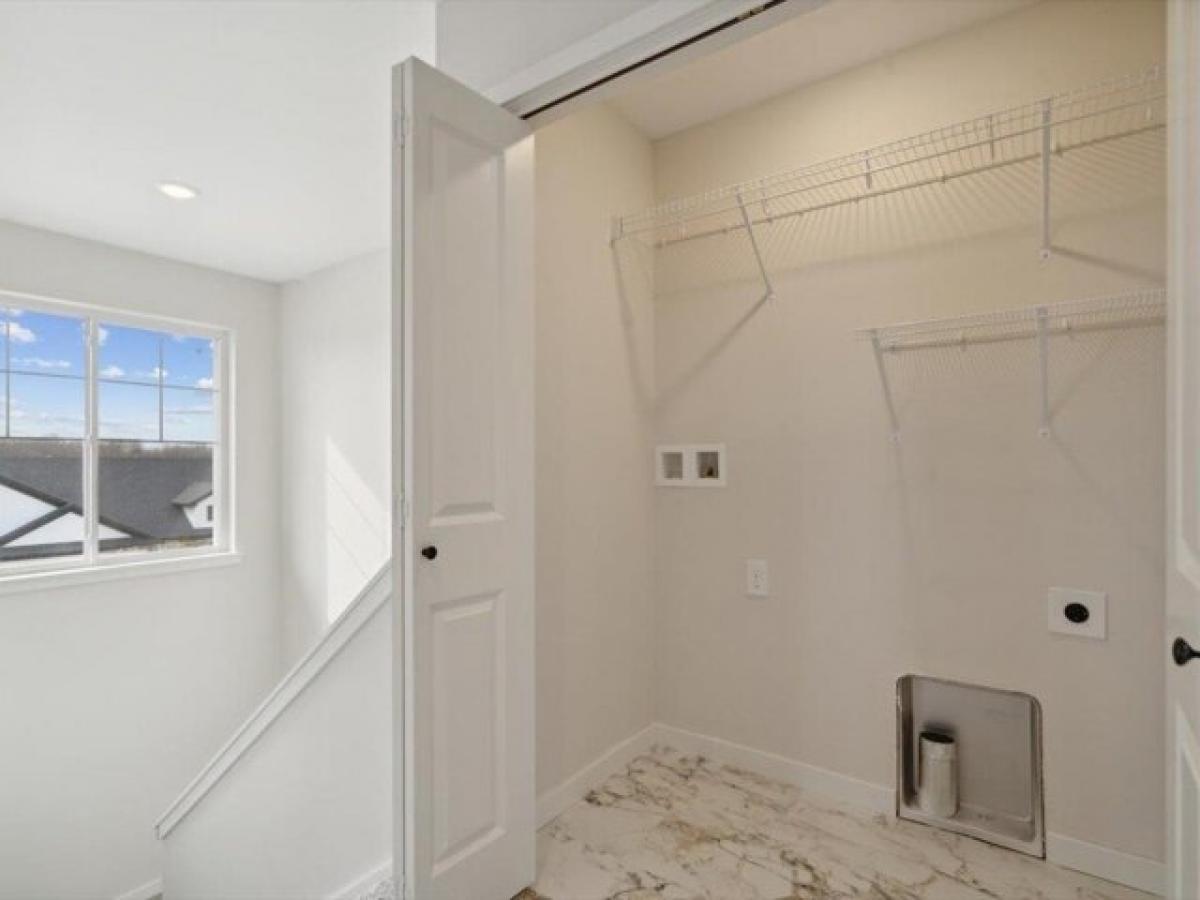 Picture of Home For Sale in Iowa City, Iowa, United States