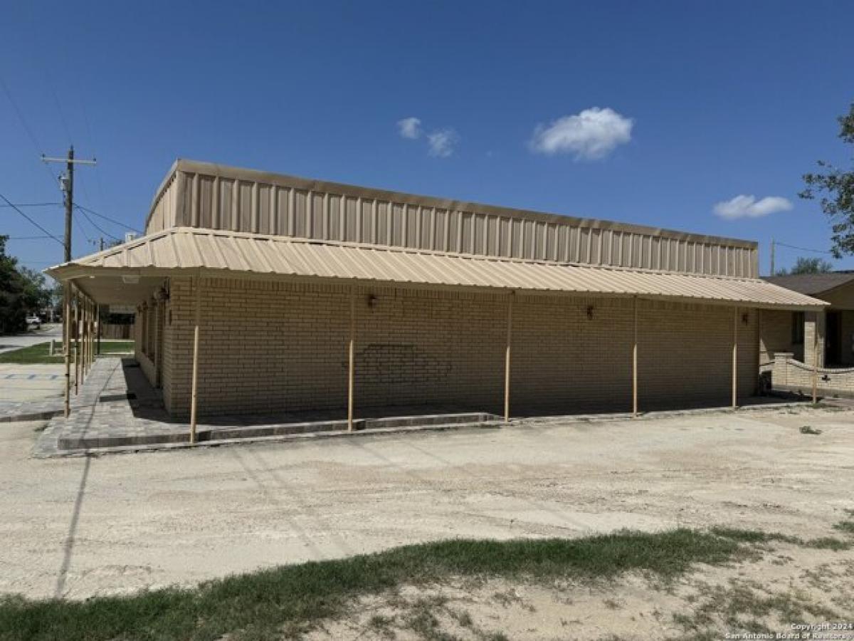Picture of Home For Sale in Brackettville, Texas, United States