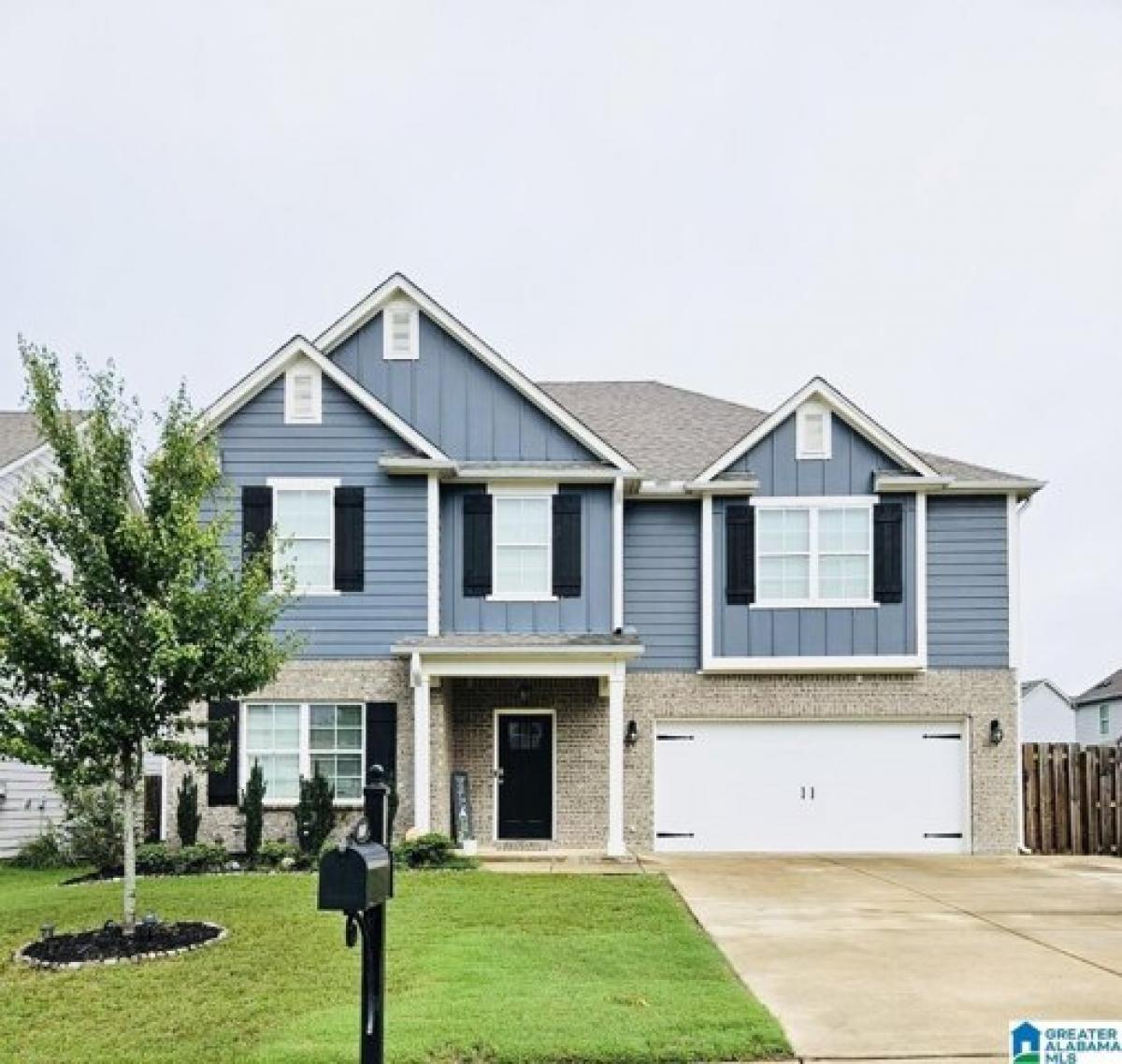 Picture of Home For Sale in Calera, Alabama, United States