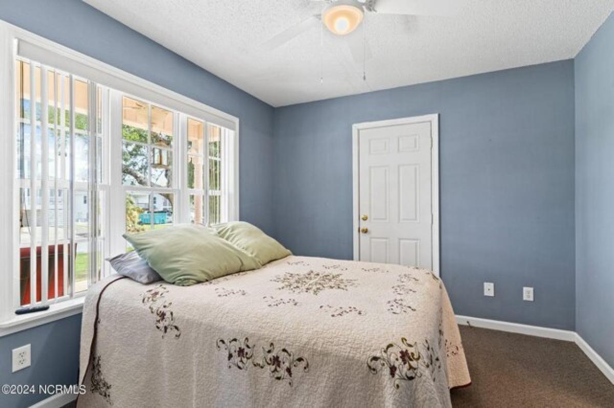 Picture of Home For Sale in Oak Island, North Carolina, United States