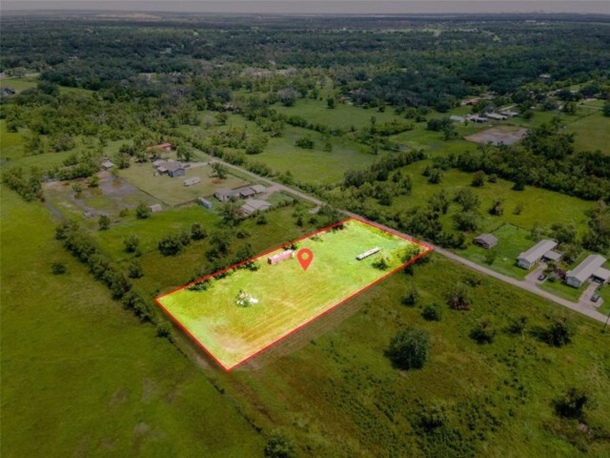 Picture of Residential Land For Sale in Angleton, Texas, United States