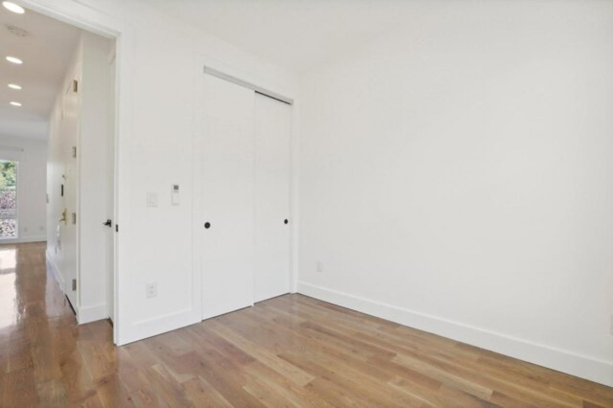 Picture of Home For Sale in Jersey City, New Jersey, United States