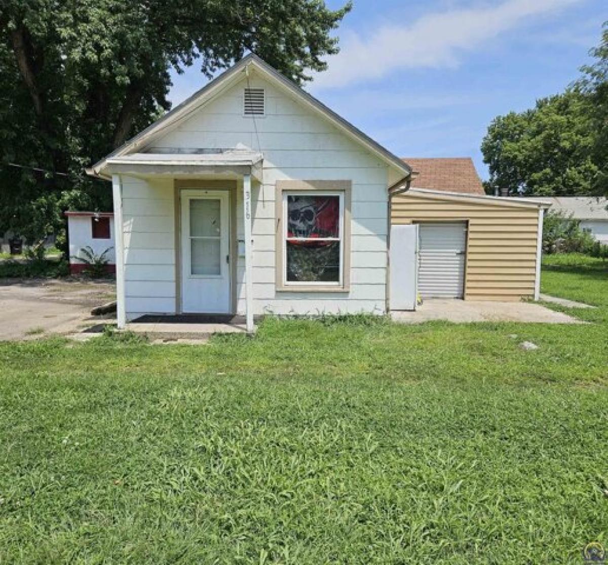 Picture of Home For Sale in Topeka, Kansas, United States