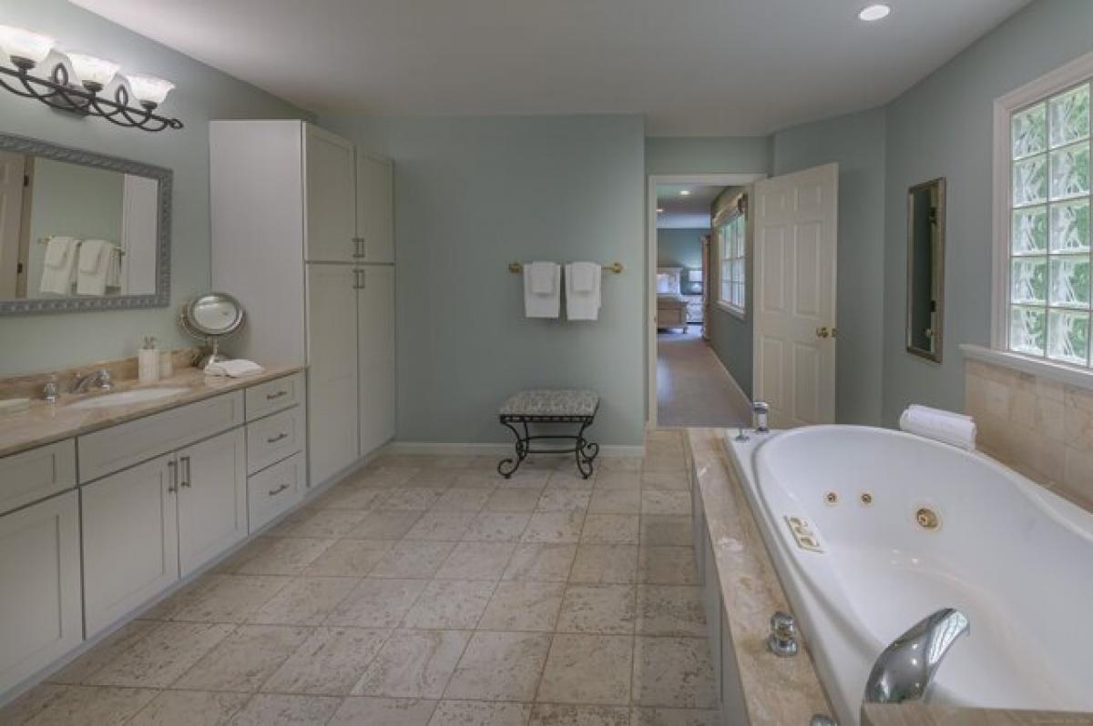 Picture of Home For Sale in Redding, Connecticut, United States