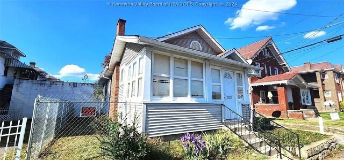 Picture of Home For Sale in Charleston, West Virginia, United States