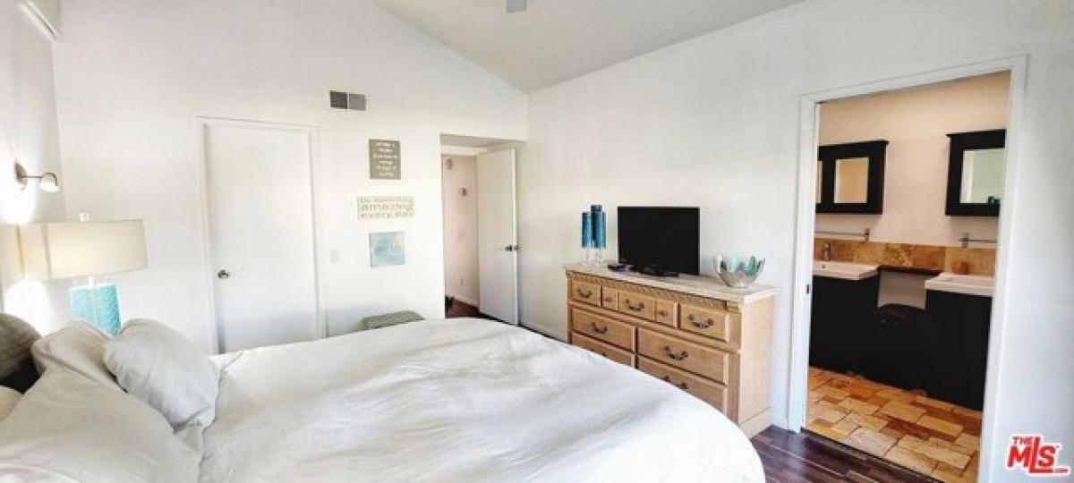 Picture of Home For Sale in Palm Desert, California, United States